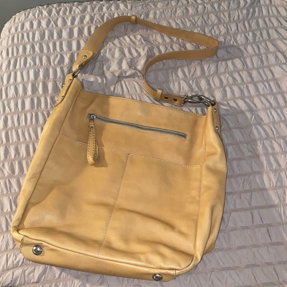 NWOT Roots Genuine Leather Purse 🤍